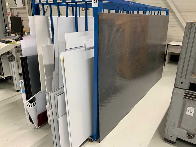 Diverse platen met stalen rek - afbeelding 5 van  12