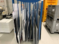Diverse platen met stalen rek - afbeelding 3 van  5