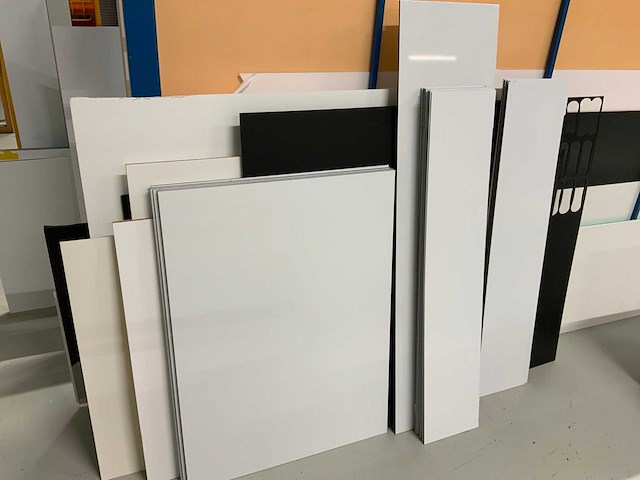 Diverse platen met stalen rek - afbeelding 4 van  5