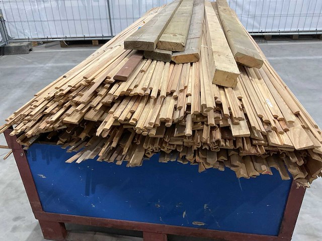 Diverse plinten en latten - afbeelding 4 van  9