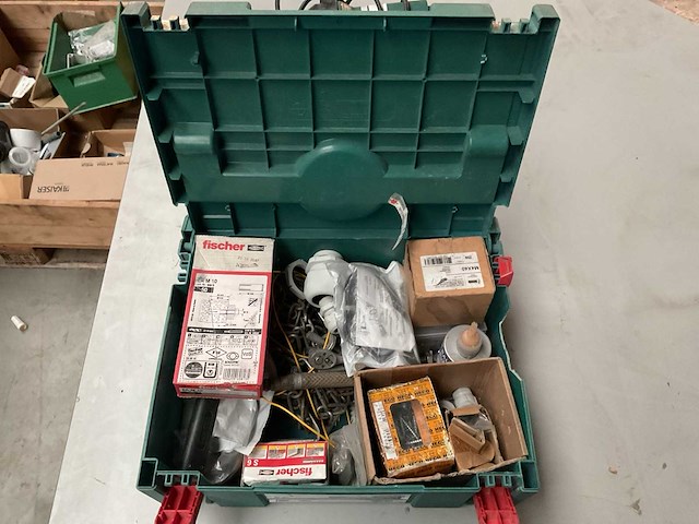 Diverse pluggen bouten, moeren & ringen - afbeelding 1 van  2