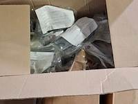 Diverse pluggen, ijzerwaren en onderdelen, o.a fisher - afbeelding 5 van  5