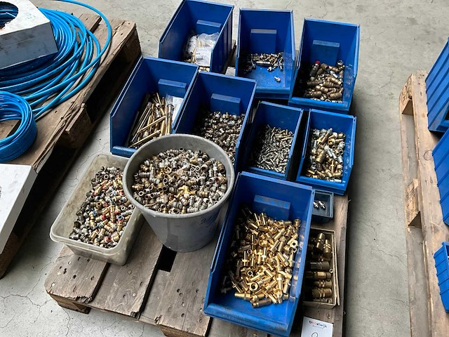 Diverse pneumatische koppelingen - afbeelding 1 van  7