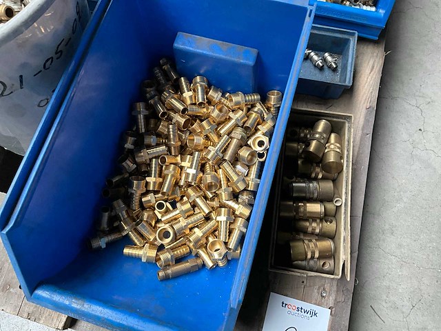 Diverse pneumatische koppelingen - afbeelding 2 van  7