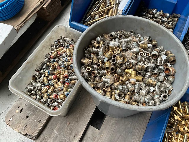 Diverse pneumatische koppelingen - afbeelding 3 van  7