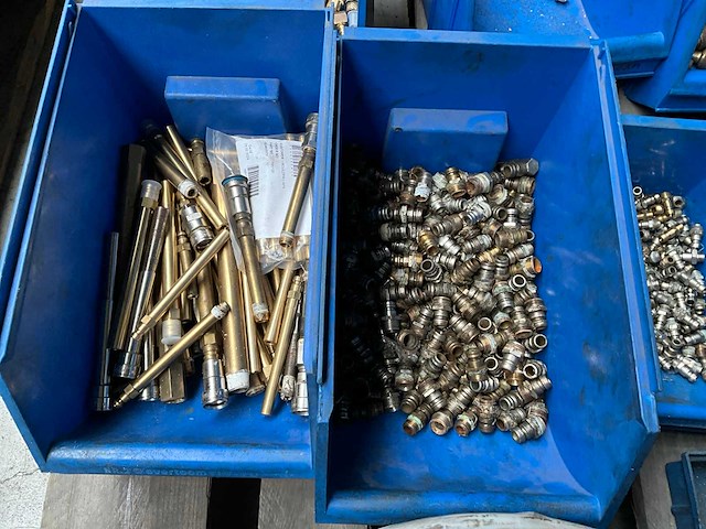 Diverse pneumatische koppelingen - afbeelding 4 van  7