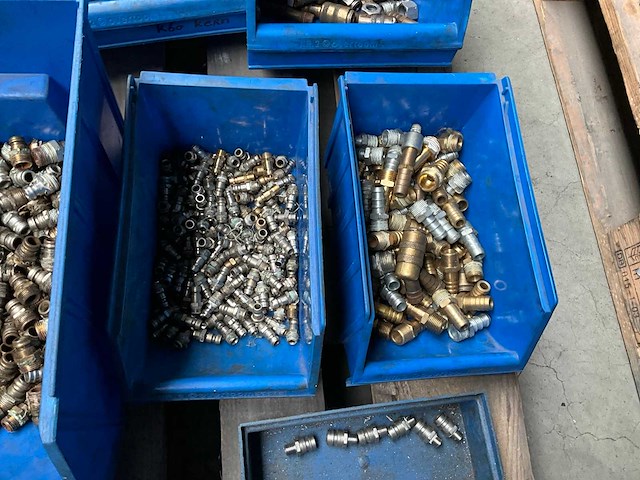 Diverse pneumatische koppelingen - afbeelding 5 van  7