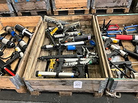 Diverse pneumatische lijm- en kitspuiten (14x) - afbeelding 1 van  5