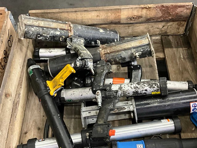 Diverse pneumatische lijm- en kitspuiten (14x) - afbeelding 3 van  5