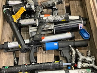 Diverse pneumatische lijm- en kitspuiten (14x) - afbeelding 4 van  5