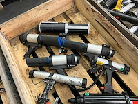 Diverse pneumatische lijm- en kitspuiten (9x) - afbeelding 4 van  5