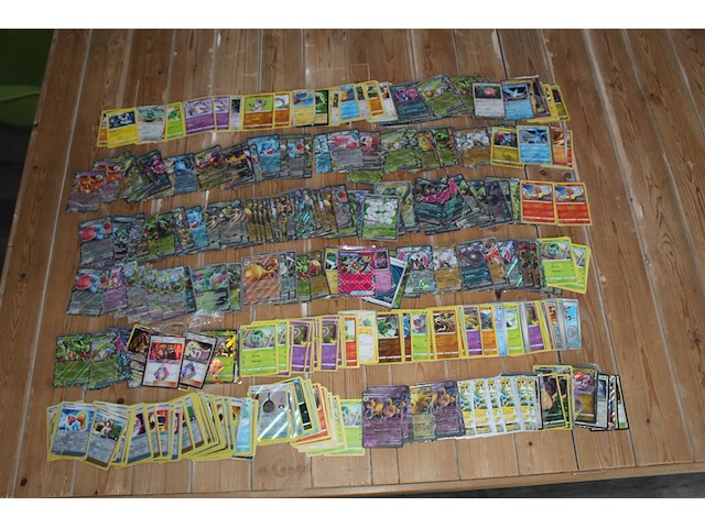 Diverse pokemon en disney kaarten w.o. collecties scarlet & violet, sword & shield en sun & moon. onderdeel van combinatiekavel kavels p001 t/m p051 combinatiekavel - afbeelding 2 van  12