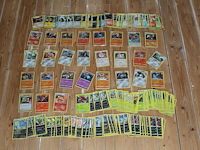 Diverse pokemon en disney kaarten w.o. collecties scarlet & violet, sword & shield en sun & moon. onderdeel van combinatiekavel kavels p001 t/m p051 combinatiekavel - afbeelding 3 van  12