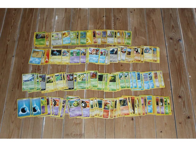 Diverse pokemon en disney kaarten w.o. collecties scarlet & violet, sword & shield en sun & moon. onderdeel van combinatiekavel kavels p001 t/m p051 combinatiekavel - afbeelding 4 van  12