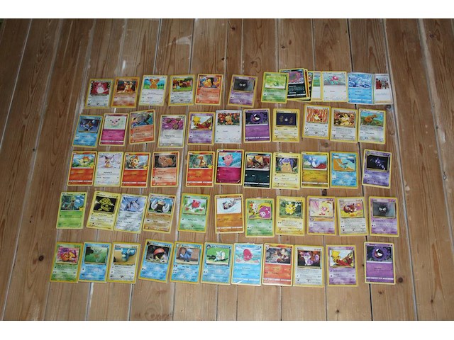 Diverse pokemon en disney kaarten w.o. collecties scarlet & violet, sword & shield en sun & moon. onderdeel van combinatiekavel kavels p001 t/m p051 combinatiekavel - afbeelding 8 van  12