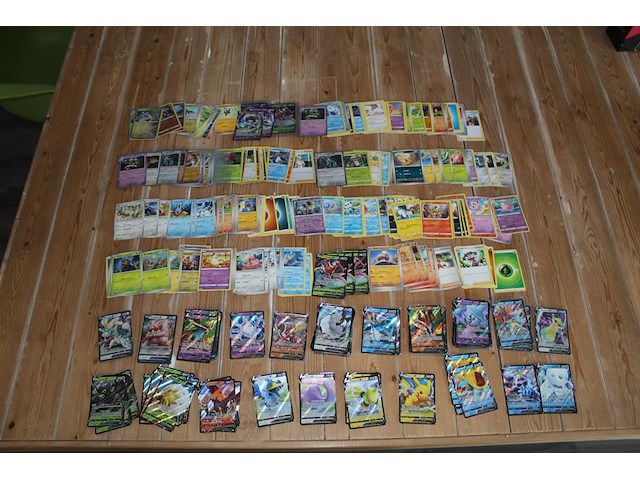 Diverse pokemon en disney kaarten w.o. collecties scarlet & violet, sword & shield en sun & moon. onderdeel van combinatiekavel kavels p001 t/m p051 combinatiekavel - afbeelding 10 van  12