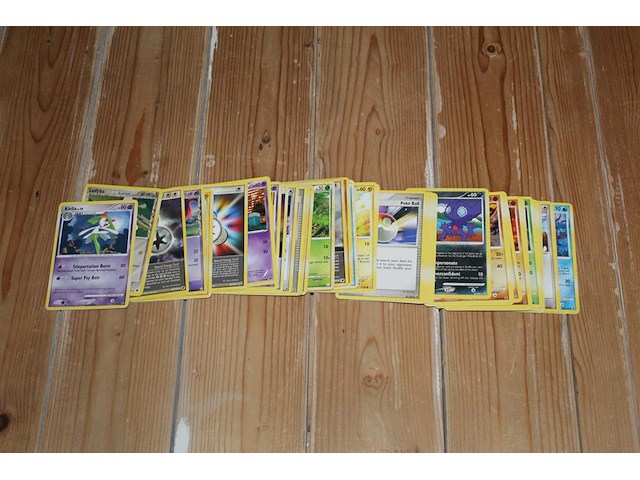 Diverse pokemon kaarten in bak base set onderdeel van combinatiekavel kavels p001 t/m p051 combinatiekavel - afbeelding 4 van  4