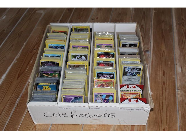 Diverse pokemon kaarten in doos w.o. collectie 25th anniversary celebration. onderdeel van combinatiekavel kavels p001 t/m p051 combinatiekavel - afbeelding 1 van  3