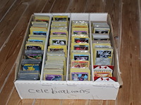 Diverse pokemon kaarten in doos w.o. collectie 25th anniversary celebration. onderdeel van combinatiekavel kavels p001 t/m p051 combinatiekavel