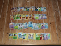 Diverse pokemon kaarten in doos w.o. collectie scarlet & violet. onderdeel van combinatiekavel kavels p001 t/m p051 combinatiekavel - afbeelding 3 van  4