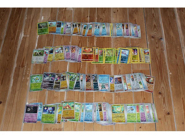 Diverse pokemon kaarten in doos w.o. collectie temporal forces. onderdeel van combinatiekavel kavels p001 t/m p051 combinatiekavel - afbeelding 3 van  4