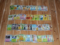 Diverse pokemon kaarten in doos w.o. collectie temporal forces. onderdeel van combinatiekavel kavels p001 t/m p051 combinatiekavel - afbeelding 3 van  4