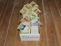 Diverse pokemon kaarten in doos w.o. collectie xy evolutions. onderdeel van combinatiekavel kavels p001 t/m p051 combinatiekavel