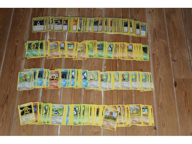 Diverse pokemon kaarten in doos w.o. collectie xy evolutions. onderdeel van combinatiekavel kavels p001 t/m p051 combinatiekavel - afbeelding 2 van  4