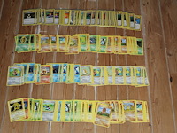 Diverse pokemon kaarten in doos w.o. collectie xy evolutions. onderdeel van combinatiekavel kavels p001 t/m p051 combinatiekavel - afbeelding 2 van  4