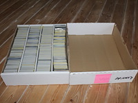 Diverse pokemon kaarten in doos w.o. collecties 25th anniversary celebration, sword & shield en shining fates. onderdeel van combinatiekavel kavels p001 t/m p051 combinatiekavel - afbeelding 2 van  4