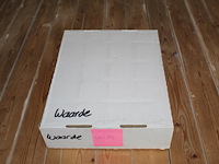 Diverse pokemon kaarten in doos w.o. collecties 25th anniversary celebration, sword & shield en shining fates. onderdeel van combinatiekavel kavels p001 t/m p051 combinatiekavel - afbeelding 4 van  4