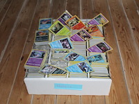 Diverse pokemon kaarten in doos w.o. collecties 25th anniversary celebration, sword & shield. onderdeel van combinatiekavel kavels p001 t/m p051 combinatiekavel