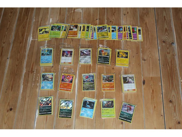 Diverse pokemon kaarten in doos w.o. collecties 25th anniversary celebration, sword & shield. onderdeel van combinatiekavel kavels p001 t/m p051 combinatiekavel - afbeelding 3 van  4