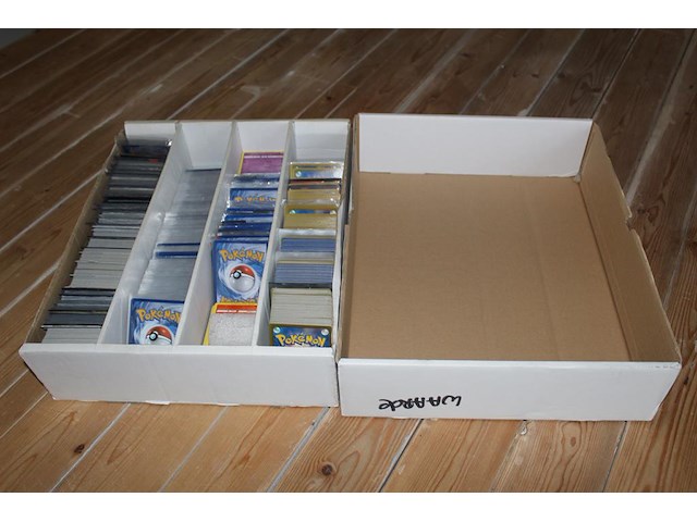 Diverse pokemon kaarten in doos w.o. collecties ancient origins, sword & shield en burning shadows. onderdeel van combinatiekavel kavels p001 t/m p051 combinatiekavel - afbeelding 1 van  6