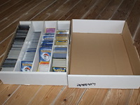 Diverse pokemon kaarten in doos w.o. collecties ancient origins, sword & shield en burning shadows. onderdeel van combinatiekavel kavels p001 t/m p051 combinatiekavel