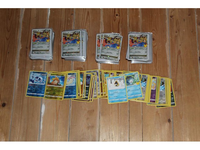 Diverse pokemon kaarten in doos w.o. collecties ancient origins, sword & shield en burning shadows. onderdeel van combinatiekavel kavels p001 t/m p051 combinatiekavel - afbeelding 3 van  6