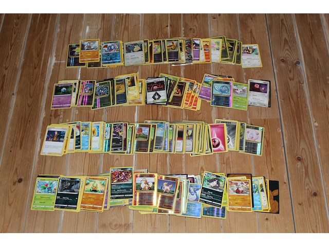 Diverse pokemon kaarten in doos w.o. collecties ancient origins, sword & shield en burning shadows. onderdeel van combinatiekavel kavels p001 t/m p051 combinatiekavel - afbeelding 4 van  6