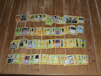 Diverse pokemon kaarten in doos w.o. collecties burning shadows, rising rivals en platinum. onderdeel van combinatiekavel kavels p001 t/m p051 combinatiekavel