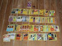 Diverse pokemon kaarten in doos w.o. collecties chilling reign, battle styles en plasma freeze. onderdeel van combinatiekavel kavels p001 t/m p051 combinatiekavel