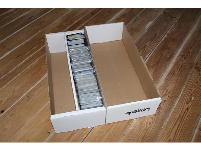 Diverse pokemon kaarten in doos w.o. collecties chilling reign, battle styles en plasma freeze. onderdeel van combinatiekavel kavels p001 t/m p051 combinatiekavel - afbeelding 3 van  4