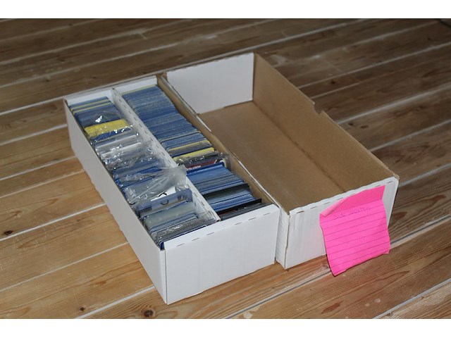 Diverse pokemon kaarten in doos w.o. collecties diamond & pearl, xy evolutions en call of legends. onderdeel van combinatiekavel kavels p001 t/m p051 combinatiekavel - afbeelding 1 van  7