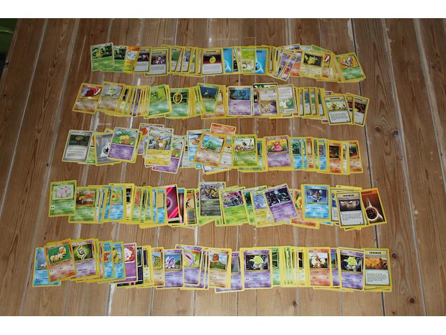 Diverse pokemon kaarten in doos w.o. collecties diamond & pearl, xy evolutions en call of legends. onderdeel van combinatiekavel kavels p001 t/m p051 combinatiekavel - afbeelding 5 van  7