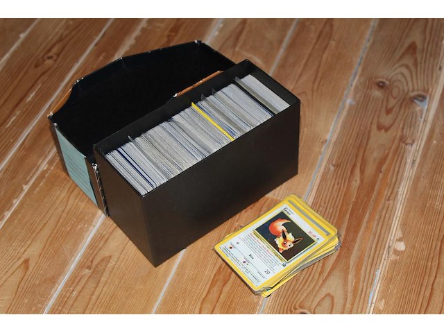 Diverse pokemon kaarten in doos w.o. collecties ex team magma vs team aqua, base set en diamond & pearl . onderdeel van combinatiekavel kavels p001 t/m p051 combinatiekavel - afbeelding 2 van  3