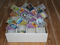 Diverse pokemon kaarten in doos w.o. collecties paldean fates en sword & shield. onderdeel van combinatiekavel kavels p001 t/m p051 combinatiekavel