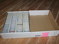 Diverse pokemon kaarten in doos w.o. collecties paldean fates en sword & shield. onderdeel van combinatiekavel kavels p001 t/m p051 combinatiekavel - afbeelding 2 van  4