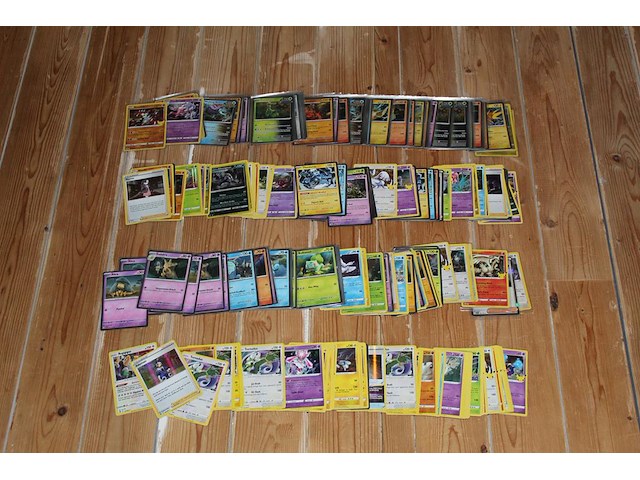Diverse pokemon kaarten in doos w.o. collecties scarlet & violet, pokemon go en 25th anniversary celebration. onderdeel van combinatiekavel kavels p001 t/m p051 combinatiekavel - afbeelding 3 van  4