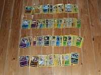 Diverse pokemon kaarten in doos w.o. collecties sword & shield en hidden fates. onderdeel van combinatiekavel kavels p001 t/m p051 combinatiekavel - afbeelding 3 van  4