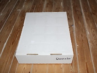 Diverse pokemon kaarten in doos w.o. collecties sword & shield en hidden fates. onderdeel van combinatiekavel kavels p001 t/m p051 combinatiekavel - afbeelding 4 van  4