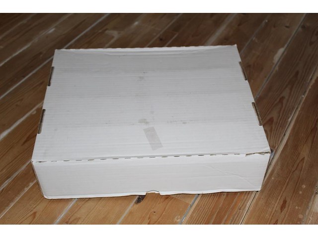 Diverse pokemon kaarten in doos w.o. collecties sword & shield, pokemon go en 25th anniversary celebration. onderdeel van combinatiekavel kavels p001 t/m p051 combinatiekavel - afbeelding 4 van  4