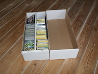 Diverse pokemon kaarten in doos w.o. collecties vivid voltage, evolving skies en xy evolutions. onderdeel van combinatiekavel kavels p001 t/m p051 combinatiekavel